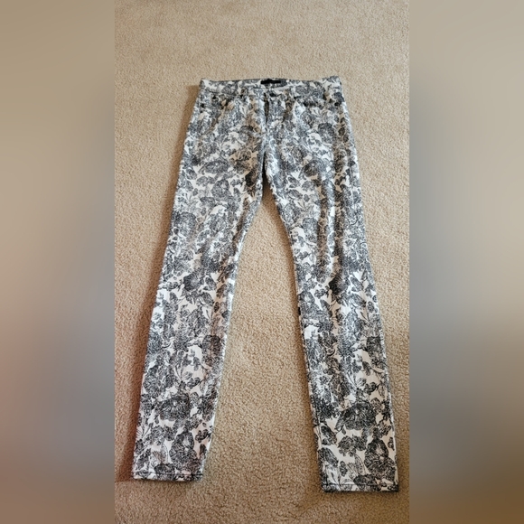 7 For All Mankind Jeans The Skinny in Etched Floral womens size 29 white & black - Picture 1 of 9